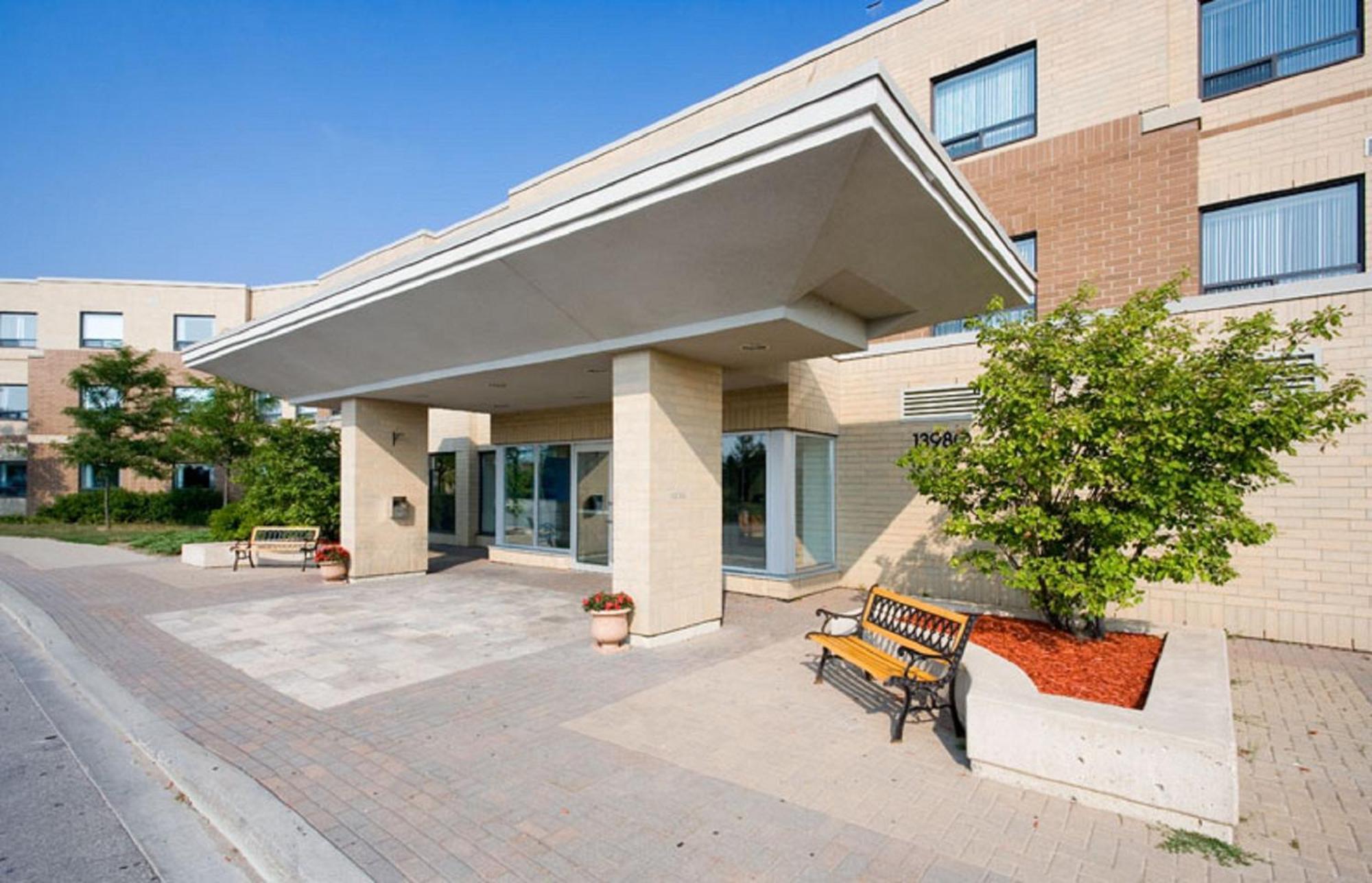 Residence & Conference Centre - King City Екстер'єр фото