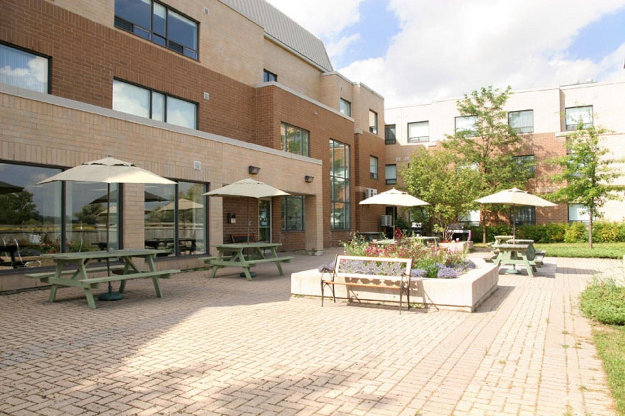 Residence & Conference Centre - King City Екстер'єр фото