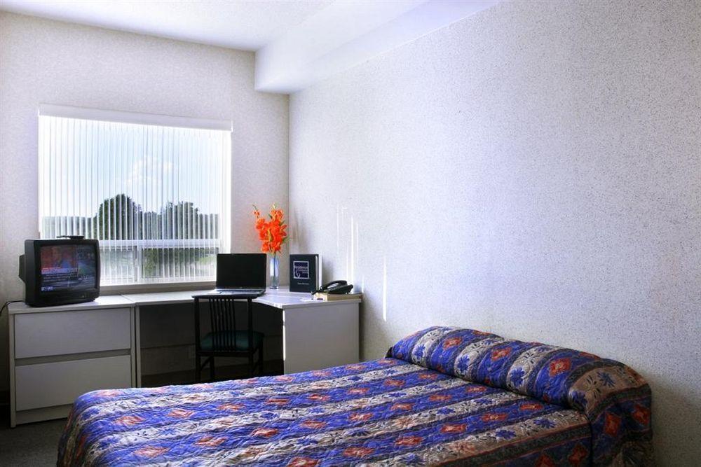 Residence & Conference Centre - King City Екстер'єр фото