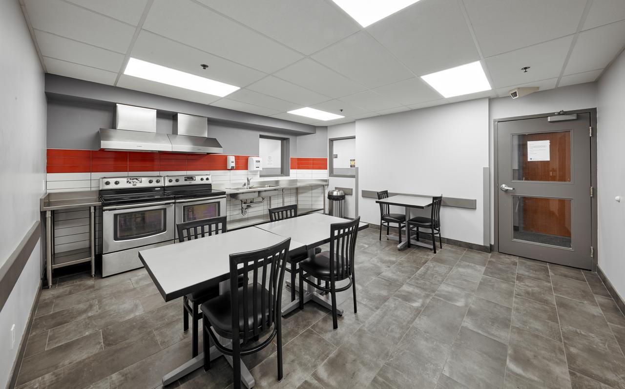 Residence & Conference Centre - King City Екстер'єр фото