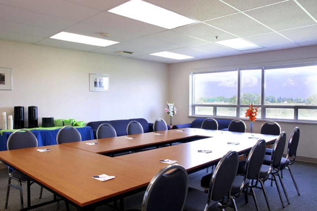 Residence & Conference Centre - King City Екстер'єр фото