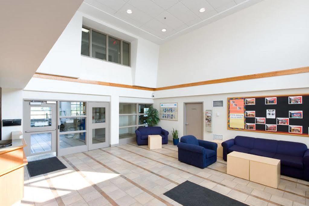 Residence & Conference Centre - King City Екстер'єр фото